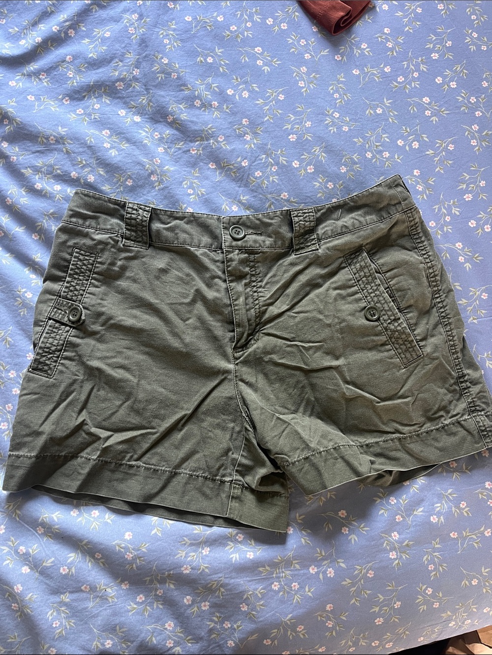 Liz Claiborne olive green women’s shorts